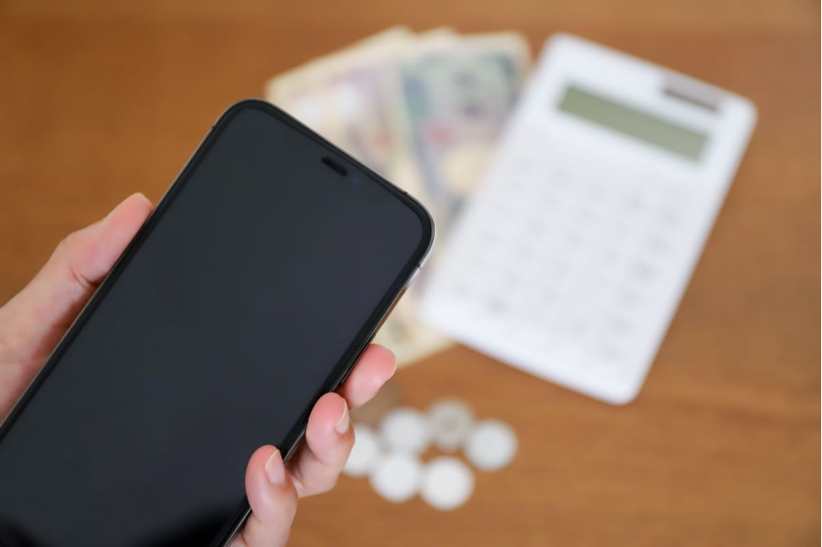 【2025年最新版】スマホ代を節約する方法｜平均費用・見直しのコツ・LINEMOで安くする最新戦略